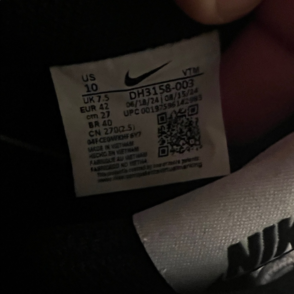 Nike Black & White Low-Top Sneakers with White Swoosh - Picture 6 of 9